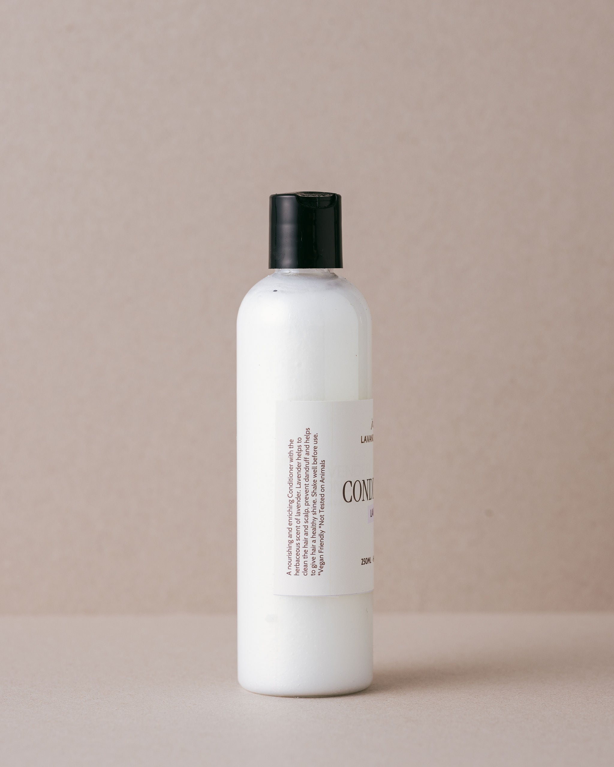 Lavender conditioner for the hair made with natural ingredients at Lavandula Farm