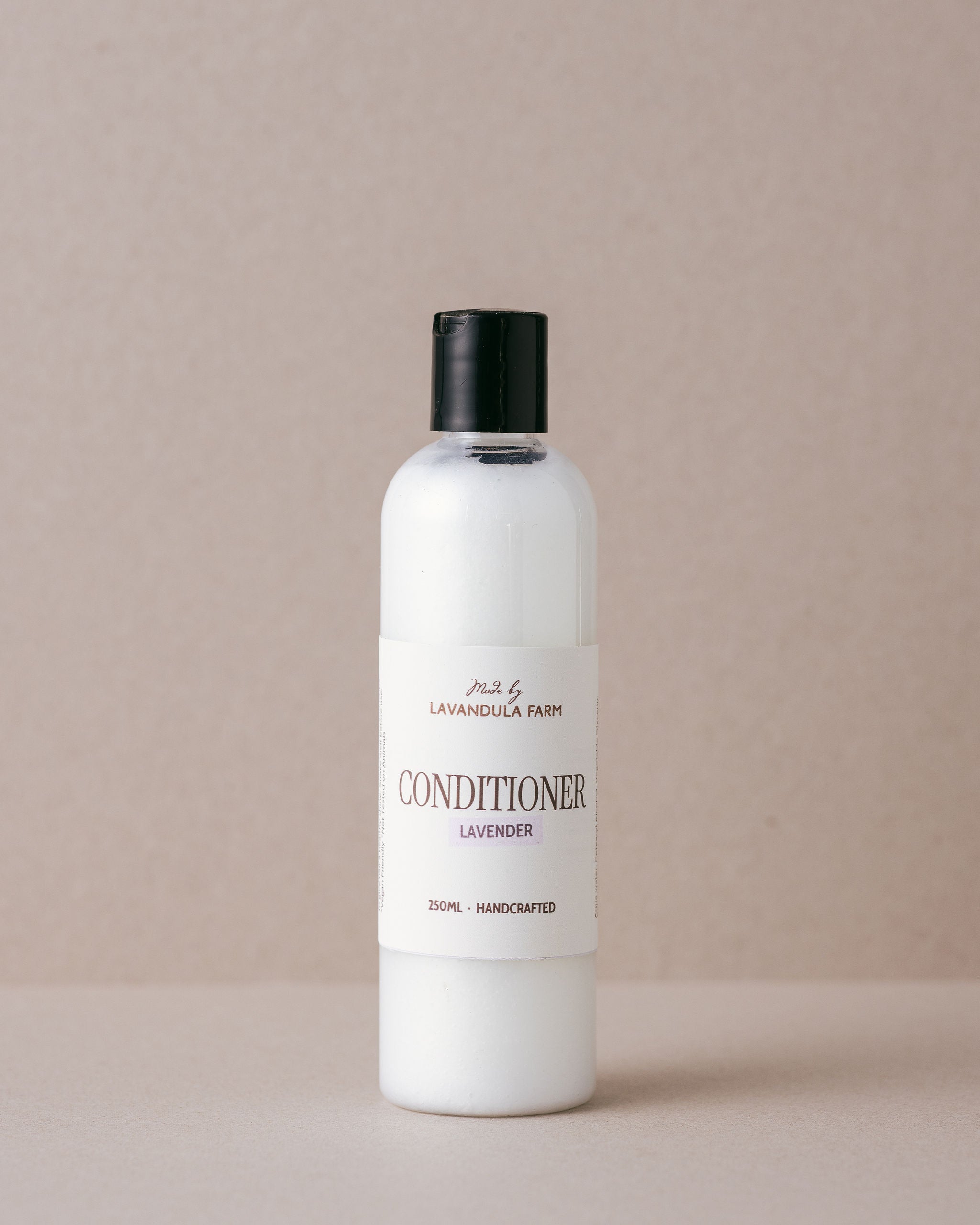 Lavender conditioner for the hair made with natural ingredients at Lavandula Farm